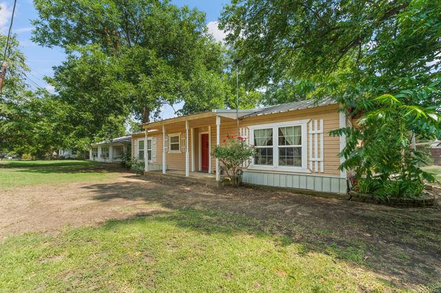402 College Street, Grandview, TX 76050