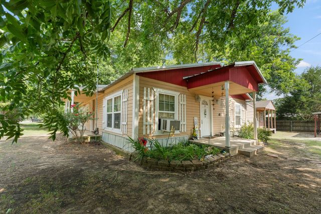402 College Street, Grandview, TX 76050
