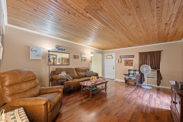 402 College Street, Grandview, TX 76050