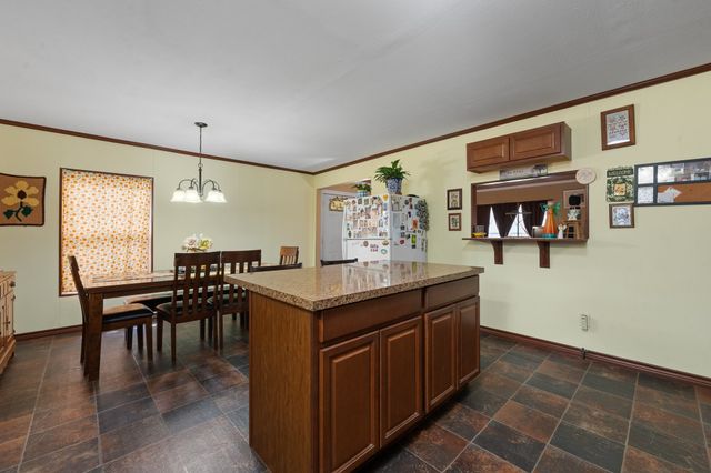 402 College Street, Grandview, TX 76050