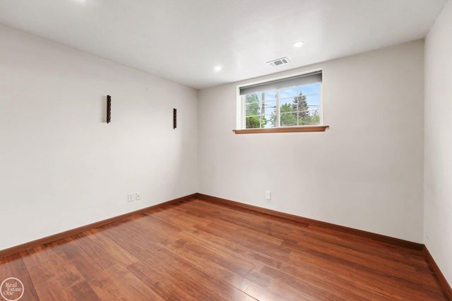 8220 Crestview Drive, Sterling Heights, MI 48312