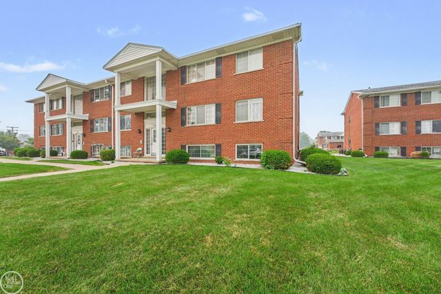 8220 Crestview Drive, Sterling Heights, MI 48312