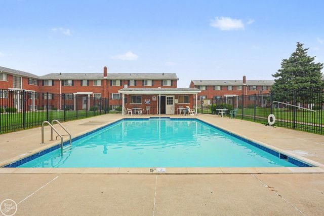 8220 Crestview Drive, Sterling Heights, MI 48312