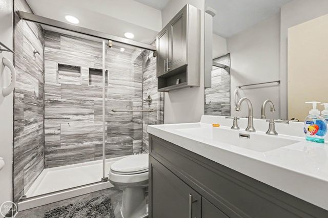 8220 Crestview Drive, Sterling Heights, MI 48312