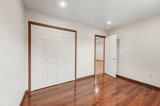 8220 Crestview Drive, Sterling Heights, MI 48312