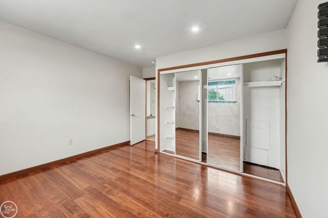 8220 Crestview Drive, Sterling Heights, MI 48312