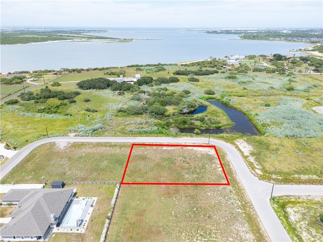 2105 Arabian Dr, Corpus Christi, TX 78418