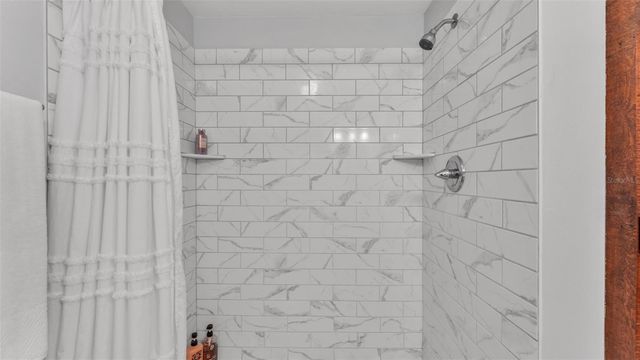 219 E LAKE MENZIES BOULEVARD, Dundee, FL 33838