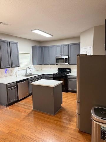 7098 Cavender Drive SW, Atlanta, GA 30331