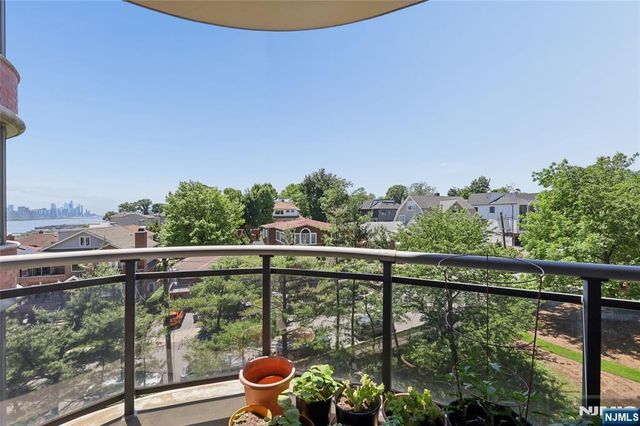 100 Carlyle Drive 5HS, Cliffside Park, NJ 07010