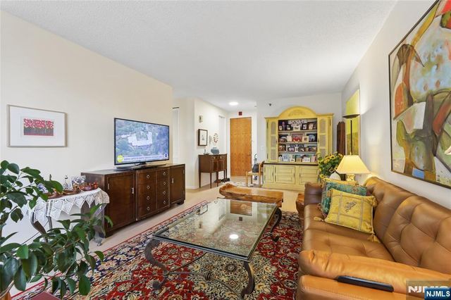 100 Carlyle Drive 5HS, Cliffside Park, NJ 07010