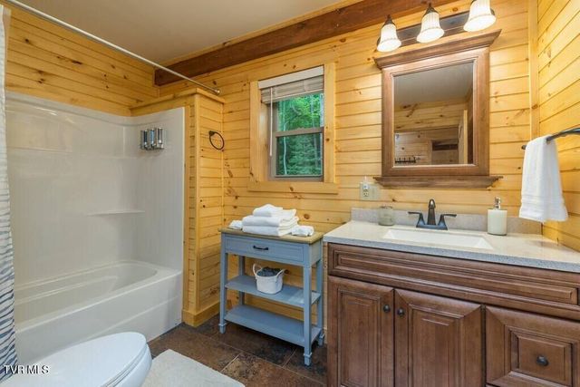1769 Dennis Cove Road, Hampton, TN 37658