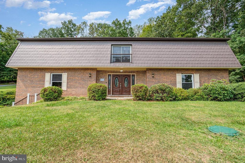 3 DICKEN DR, Marysville, PA 17053