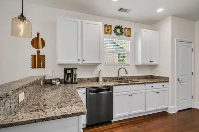 7324 Riverfront Dr, Nashville, TN 37221