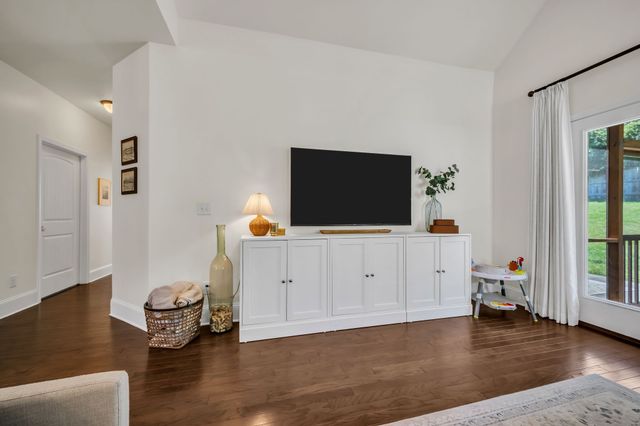 7324 Riverfront Dr, Nashville, TN 37221