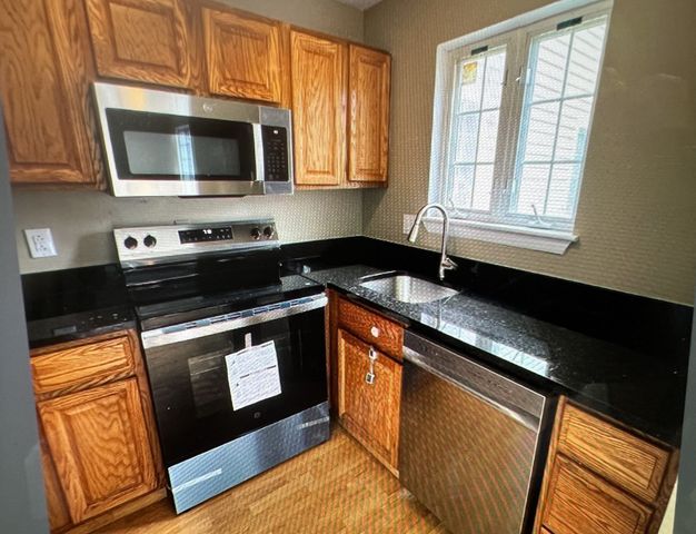 14 Nancy Rd 6, Easton, MA 02375