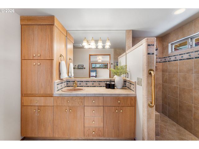 3211 Se 66TH Ave, Portland, OR 97206