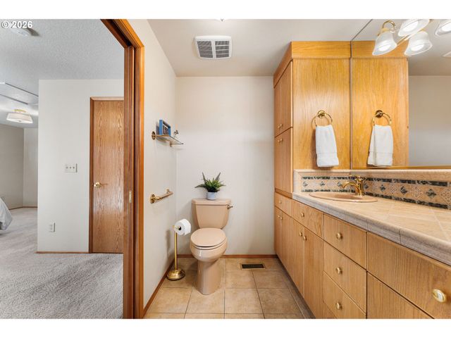 3211 Se 66TH Ave, Portland, OR 97206