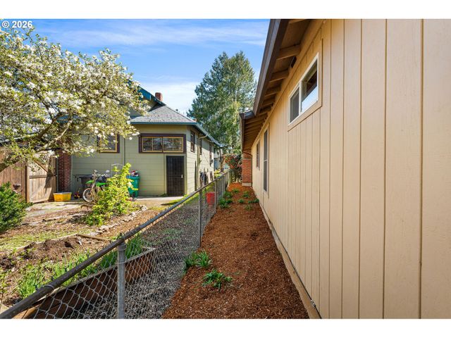 3211 Se 66TH Ave, Portland, OR 97206