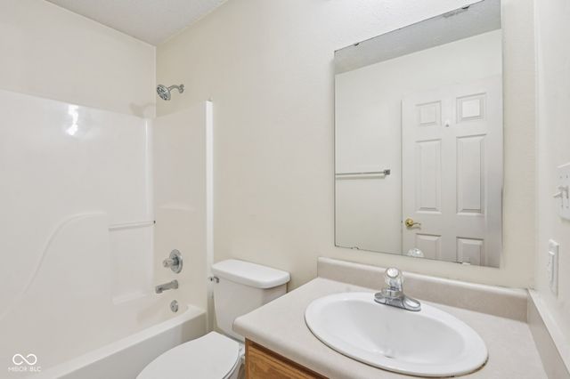 5911 Draycott Drive, Indianapolis, IN 46236