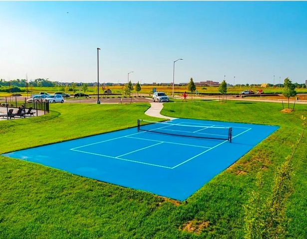 17096 W 168th Place, Olathe, KS 66062