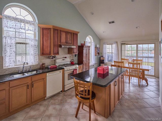 61 Lake Shore Drive W, Rock Hill, NY 12775
