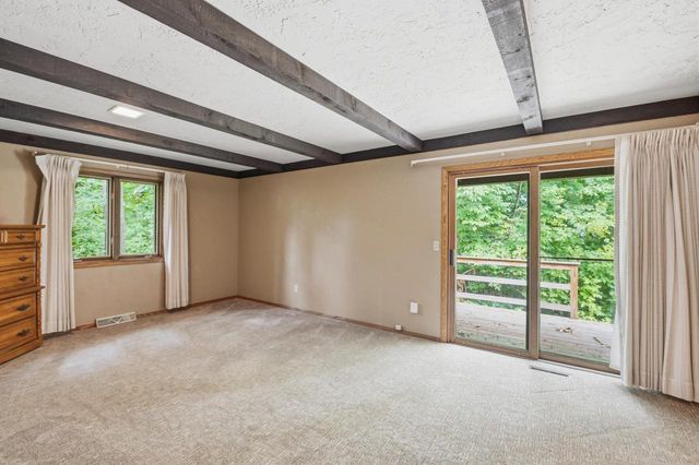 343 E LE CAPITAINE CIRCLE, Green Bay, WI 54302