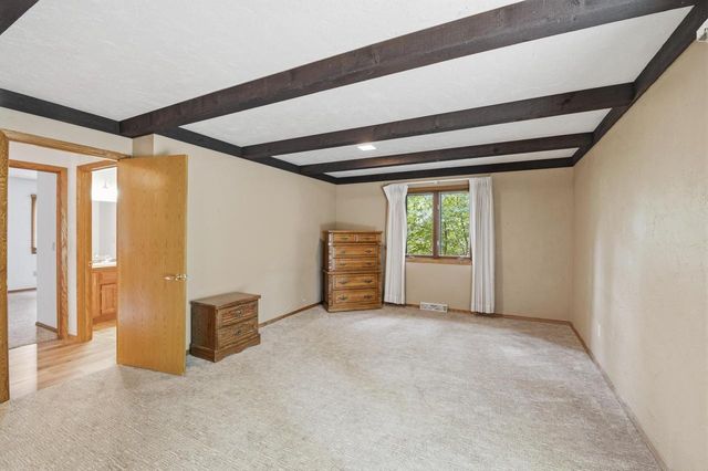 343 E LE CAPITAINE CIRCLE, Green Bay, WI 54302