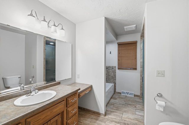 343 E LE CAPITAINE CIRCLE, Green Bay, WI 54302