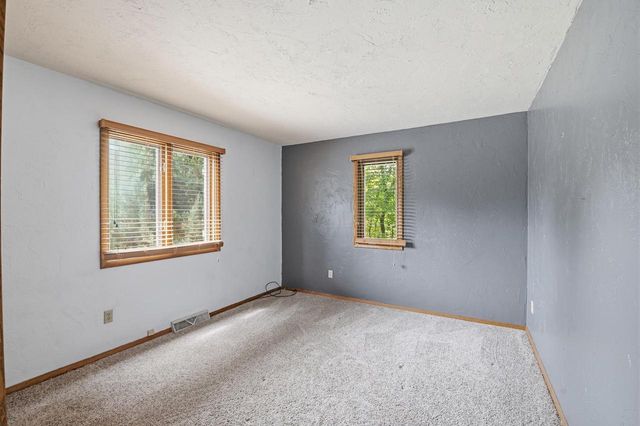343 E LE CAPITAINE CIRCLE, Green Bay, WI 54302