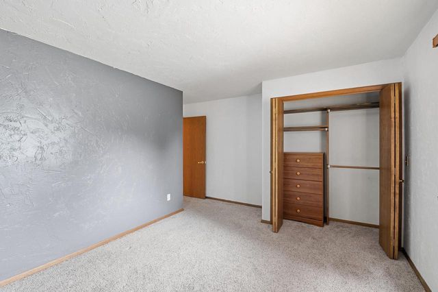343 E LE CAPITAINE CIRCLE, Green Bay, WI 54302