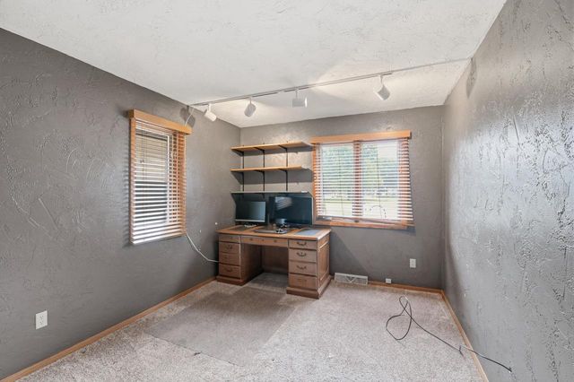 343 E LE CAPITAINE CIRCLE, Green Bay, WI 54302