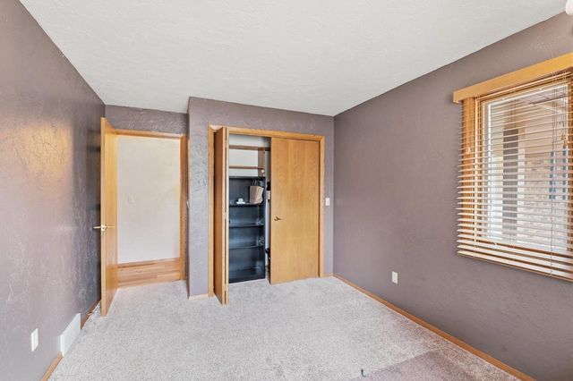 343 E LE CAPITAINE CIRCLE, Green Bay, WI 54302