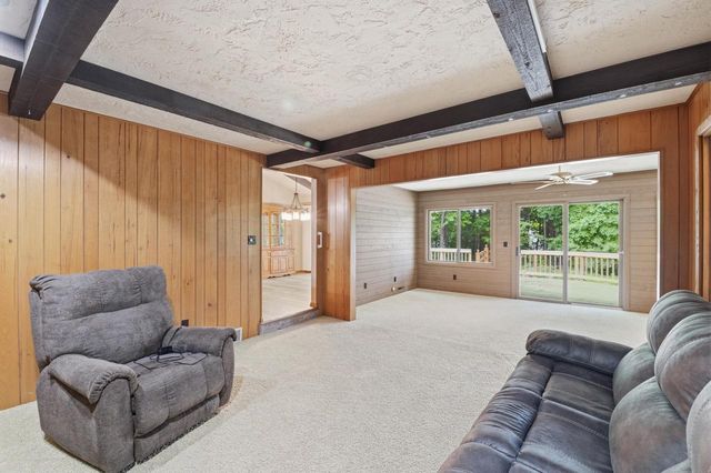 343 E LE CAPITAINE CIRCLE, Green Bay, WI 54302
