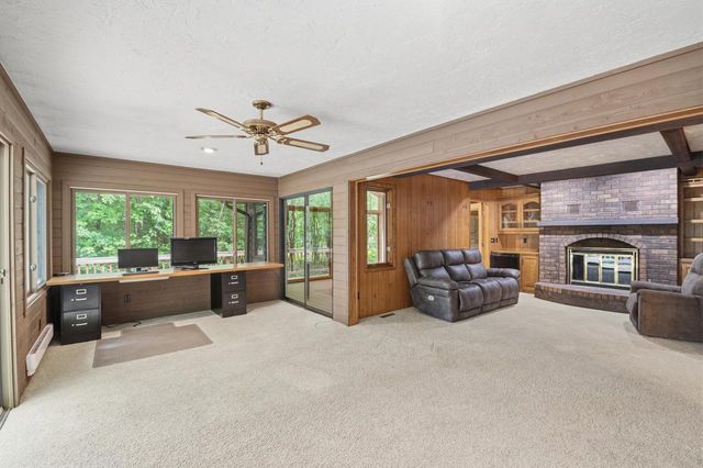 343 E LE CAPITAINE CIRCLE, Green Bay, WI 54302