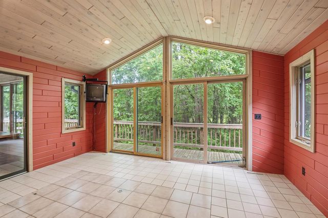 343 E LE CAPITAINE CIRCLE, Green Bay, WI 54302