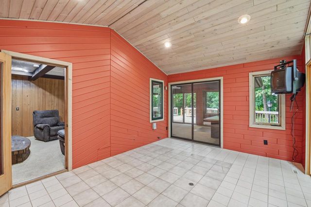 343 E LE CAPITAINE CIRCLE, Green Bay, WI 54302