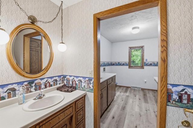 343 E LE CAPITAINE CIRCLE, Green Bay, WI 54302