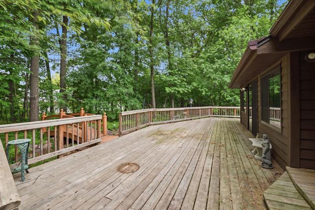 343 E LE CAPITAINE CIRCLE, Green Bay, WI 54302