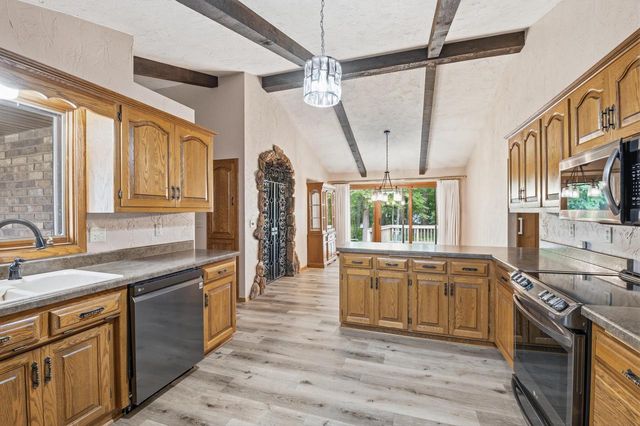 343 E LE CAPITAINE CIRCLE, Green Bay, WI 54302