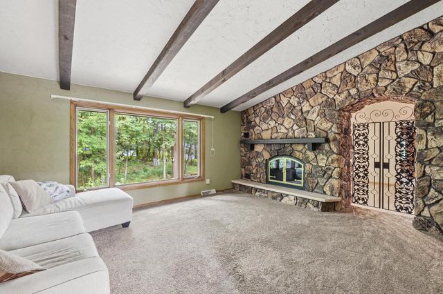343 E LE CAPITAINE CIRCLE, Green Bay, WI 54302