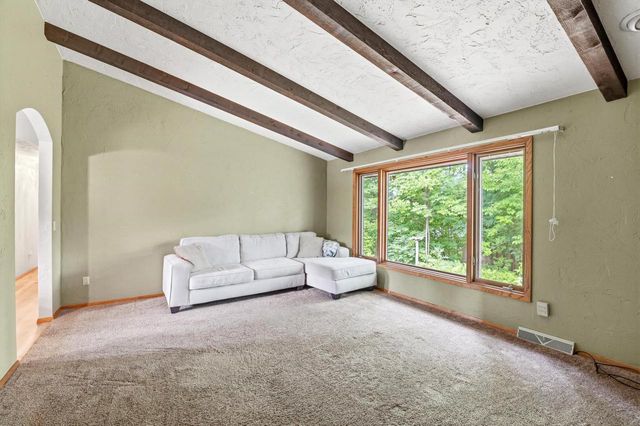 343 E LE CAPITAINE CIRCLE, Green Bay, WI 54302