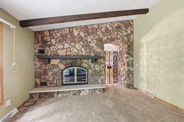 343 E LE CAPITAINE CIRCLE, Green Bay, WI 54302