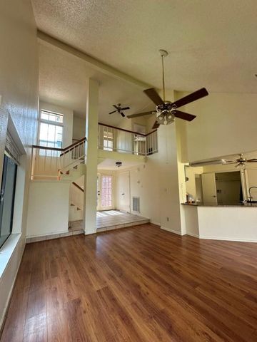 8623 Beechcrest Street, Houston, TX 77083