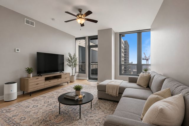 565 W Quincy Street 1317, Chicago, IL 60661