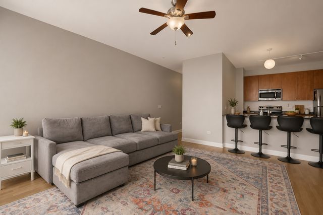 565 W Quincy Street 1317, Chicago, IL 60661