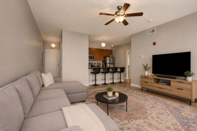 565 W Quincy Street 1317, Chicago, IL 60661