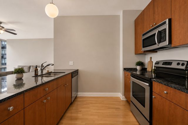 565 W Quincy Street 1317, Chicago, IL 60661