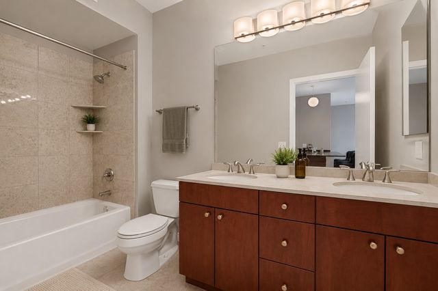 565 W Quincy Street 1317, Chicago, IL 60661