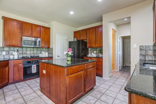 7004 Alcala, Grand Prairie, TX 75054